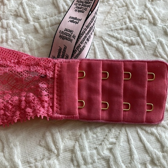 Pink Coral Victoria’s  Secret 32DDD plunge bra w/light padding & lace overlay. - Picture 8 of 10